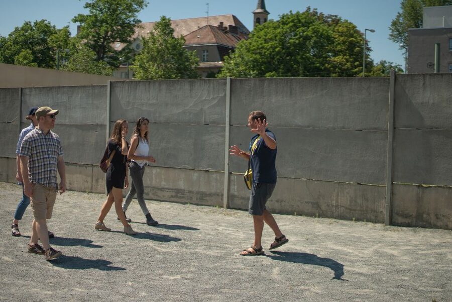 Cold War, Berlin Wall, Spies and the East Side Gallery - The guide makes the difference