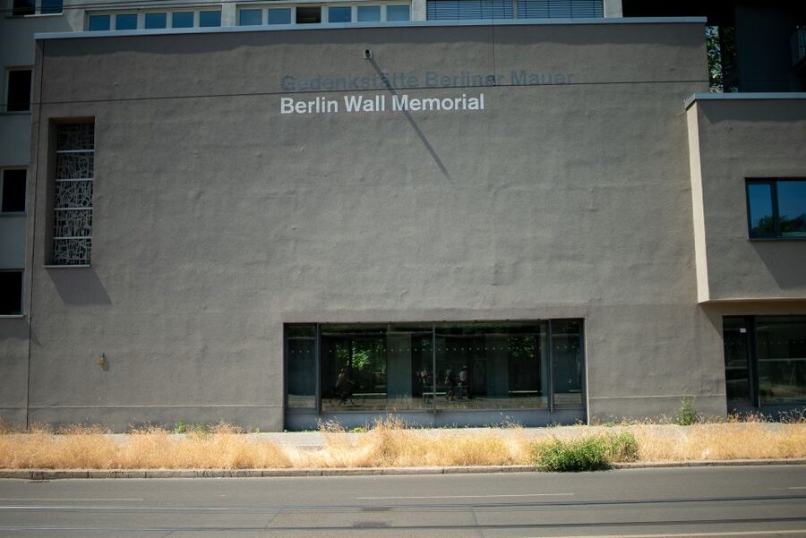 Cold War, Berlin Wall, Spies and the East Side Gallery - A clear route through divided Berlin