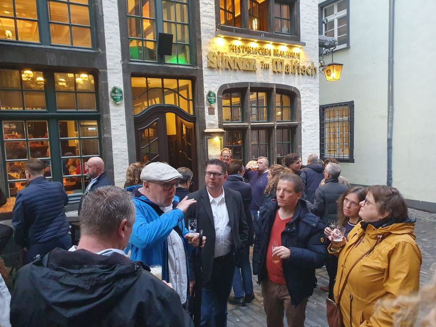 Cologne: 3 Old Town Breweries Guided Walking Tour - Bierhaus en d’r Salzgass and the final glass