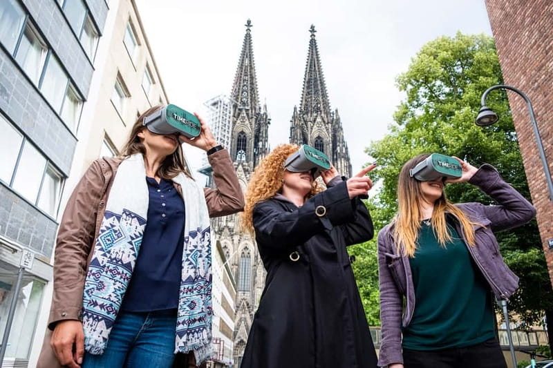Cologne Cathedral Walking Tour around the cathedral with VR - A one-hour history lesson with a clever twist