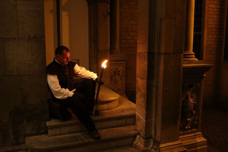 Cologne: Night Watchman Old Town Walking Tour - What the night watchman adds to the walk