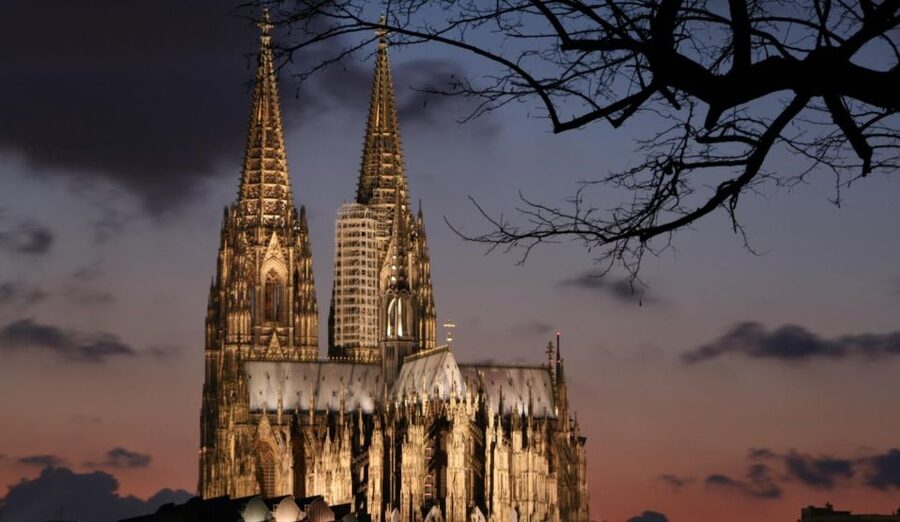 Cologne: Night Watchman Old Town Walking Tour - Citizens, authorities, and Cologne’s rebellious streak