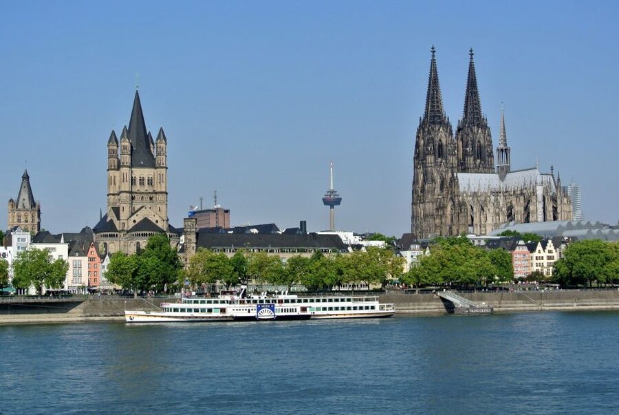Cologne: Old Town Highlights Walking Tour - The Romanesque church and old marketplaces