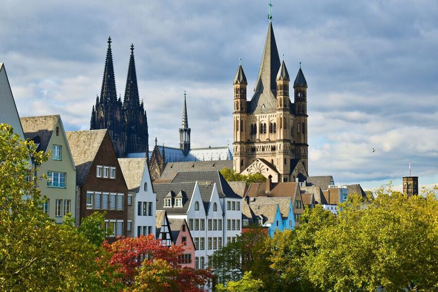 Cologne: Old Town Highlights Walking Tour - The Historic Town Hall and the fairy tale fountain