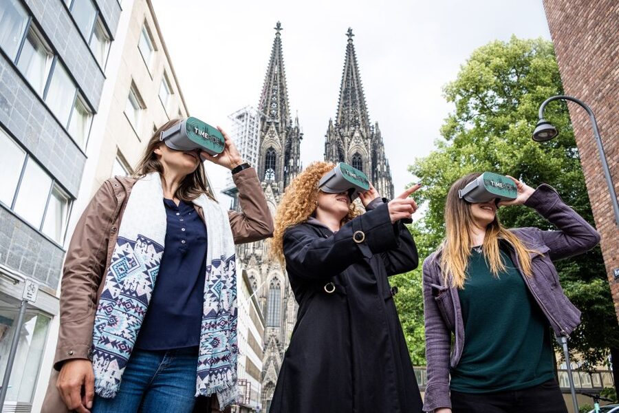 Cologne: Old Town Virtual Reality Walking Tour - Alter Markt and the first look at old Cologne