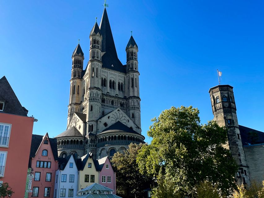 Cologne: Old Town Walking Tour with 1 Brewery Visit & 1 Beer - Into the Old Town’s narrow lanes