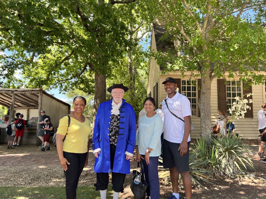 Colonial Williamsburg: Colonial History Guided Walking Tour - Period clothing and the recreation of daily life