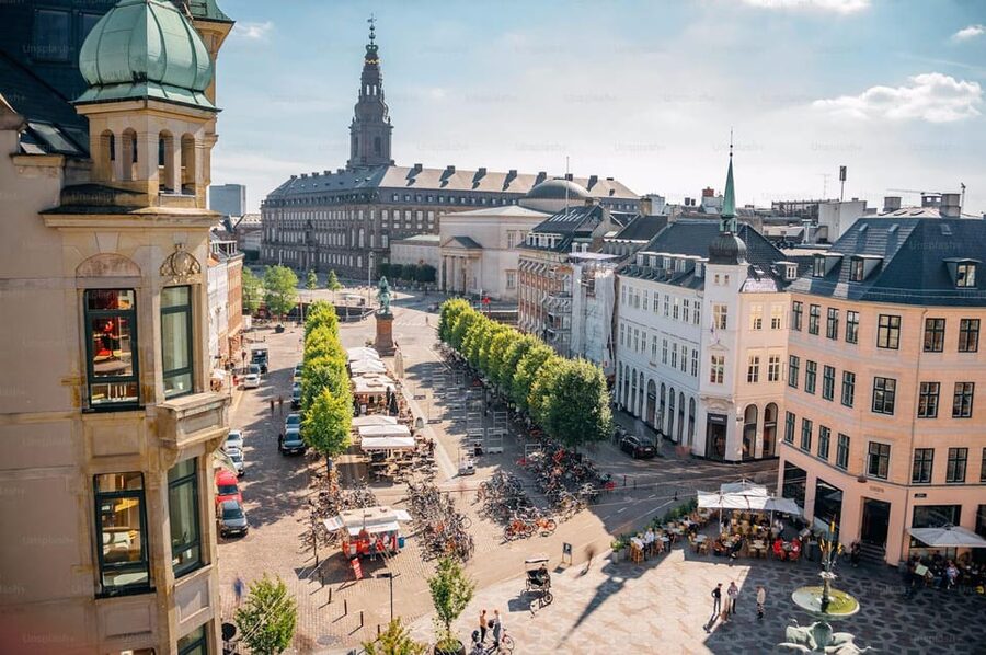Copenhagen: Guided Walking Tour in French - City Hall and the civic center