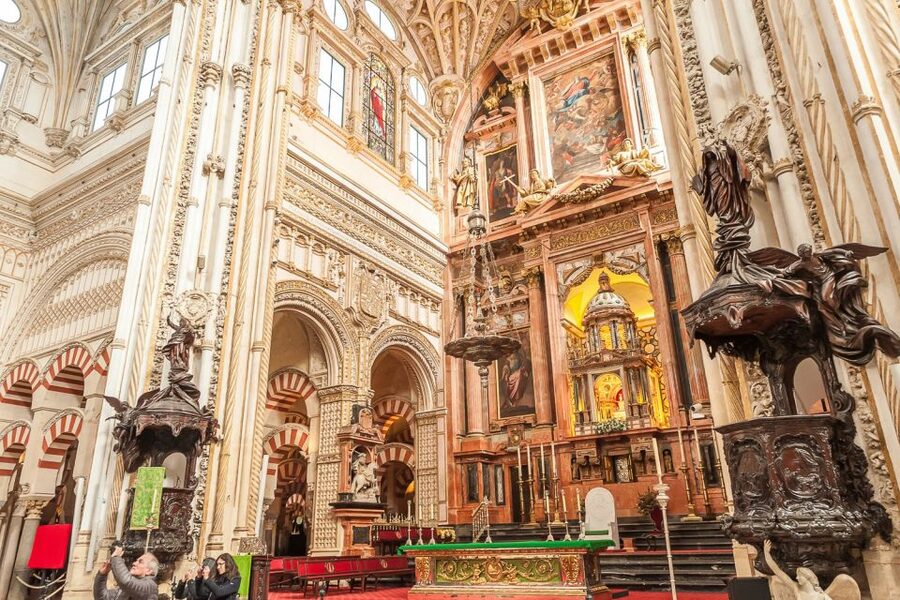 Cordoba: Monuments Walking Tour - Walking through the Judería