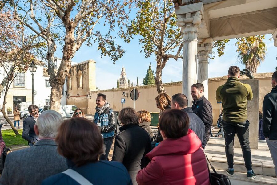 Cordoba: Monuments Walking Tour - Group size, languages, and guide style