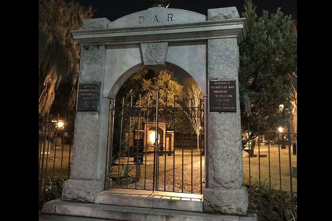 Creepy Crawl Night-Time Haunted Pub Walking Tour of Savannah's Historic District - What to wear and how to handle the evening