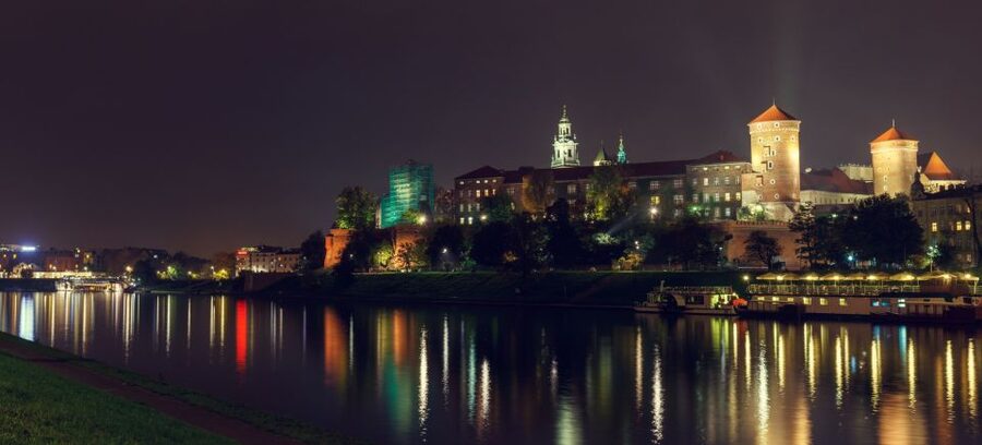 Creepy Krakow: 2-Hour City Walking Tour - Katyński’s Square and the Final Approach to Wawel