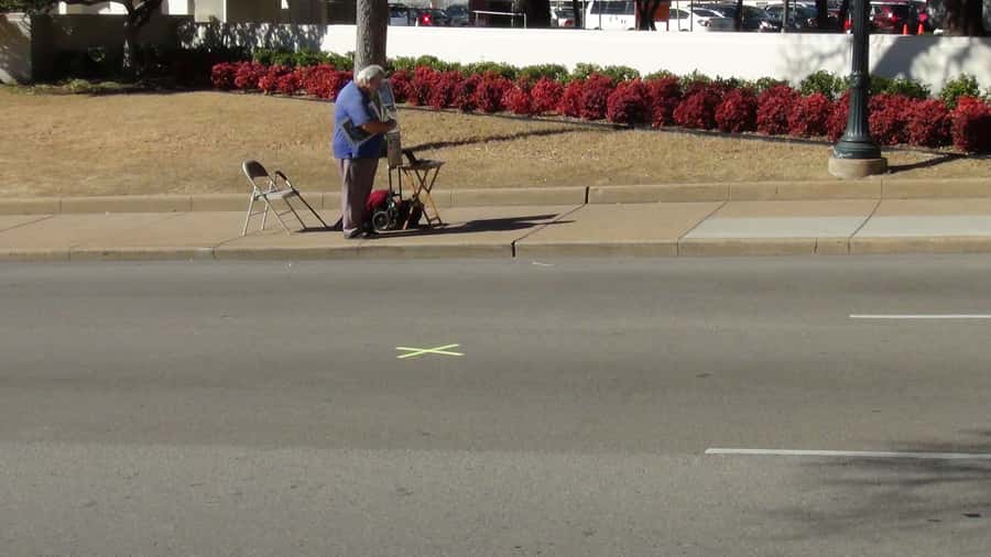 Dallas: JFK Assassination Highlights Walking Tour - What the one-hour format does well