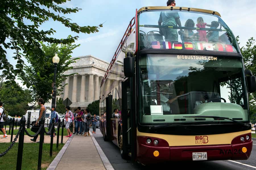 DC: Hop-On Hop-Off with 17 Stops plus Arlington Walking Tour - Lincoln Memorial, Reflecting Pool, and the best photo stop