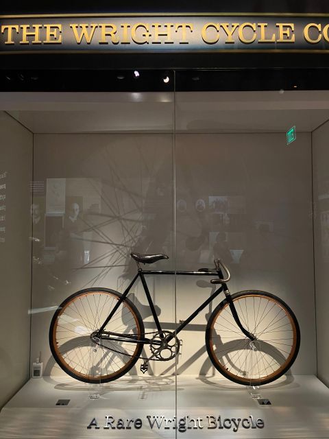 DC: Smithsonian Highlights Walking Tour with Air and Space - American History: the nation through objects