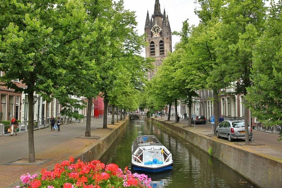 Delft: City Center Walking Tour - Vermeer, pottery, and Delft’s creative side