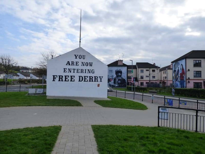Derry: Bloody Sunday and Bogside Murals Walking Tour - The Civil Rights movement and the Battle of the Bogside