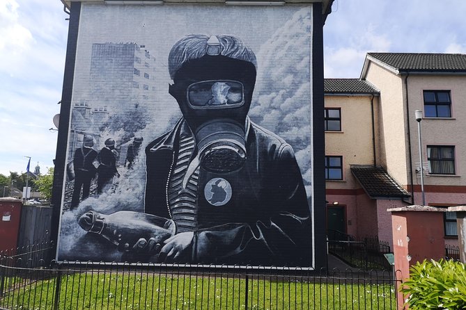 Derry City: The Troubles Bogside Walking Tour. - Free Derry Wall and the meaning of a photograph
