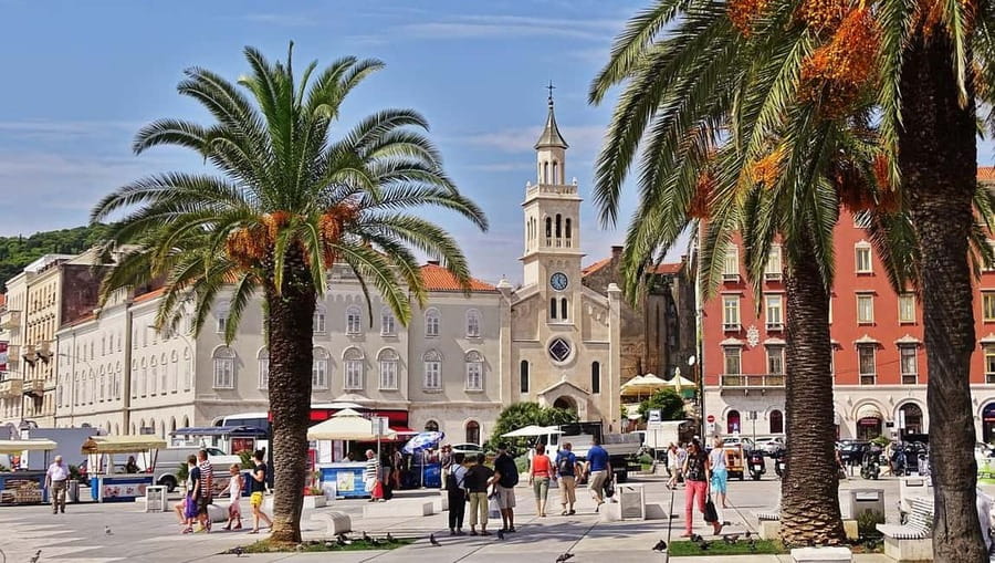 Diocletian's Palace and Old Town SMALL GROUP Walking Tour - Walking through Diocletian’s Palace