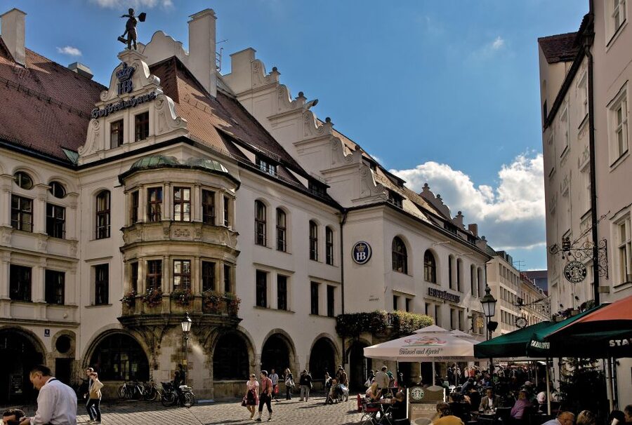 Discover Munich 2-Hour Small Group Walking Tour - Pace, weather, and practical comfort
