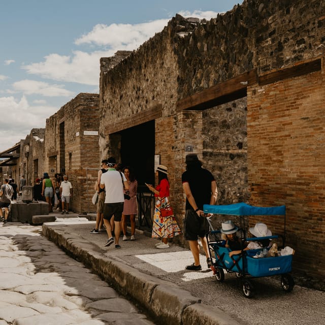 Discover Pompeii: French Walking Tour of the Buried City - Why a guided first look helps at Pompeii