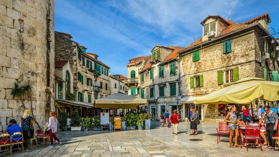Discover The Old Town Split 1.5h walking Small group tour - What the guiding is like