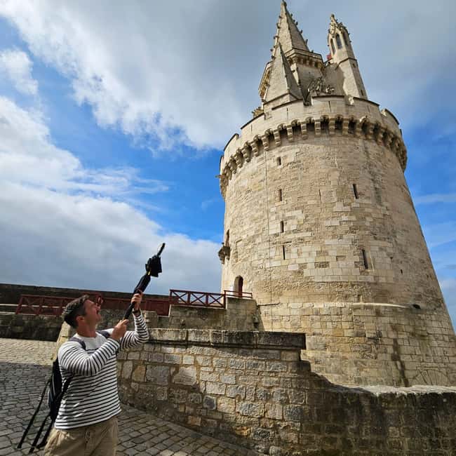 Discovery Walking Tour of La Rochelle - Meeting the guide at Place de la Chaîne