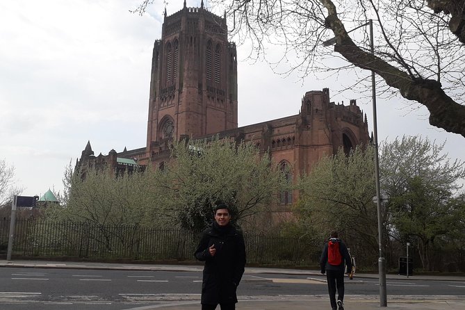Downtown Liverpool Walking Tour - In Spanish - The Cavern Club and the Beatles story