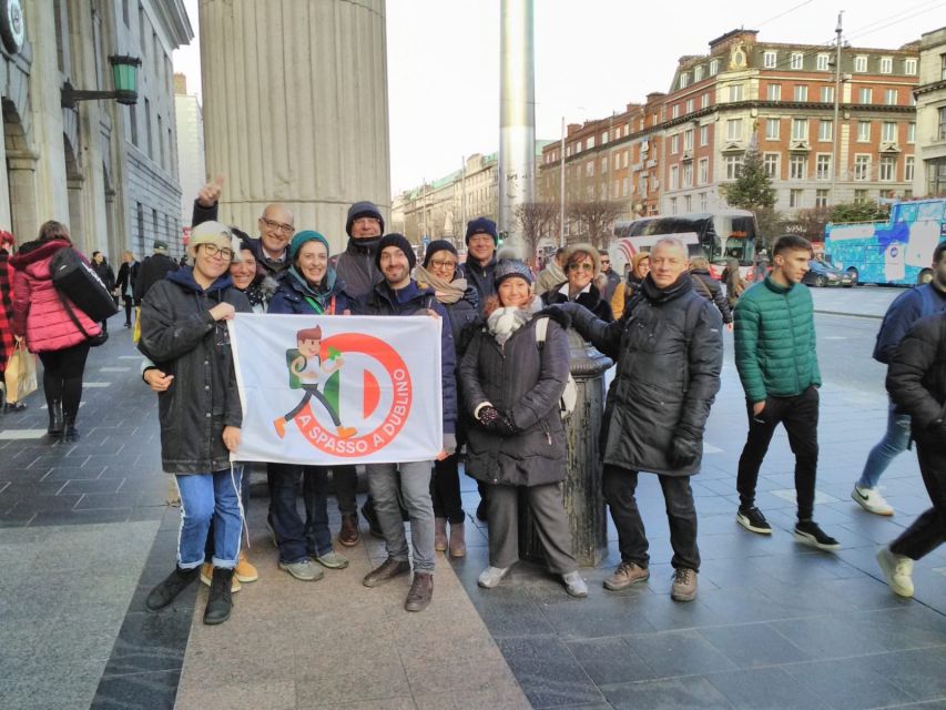 Dublin Highlights: 2.45-Hour Walking Tour in Italian - Crossing the Liffey on the Ha’penny Bridge