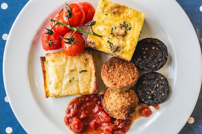 Dublin Historical Centre Food Tour with 8 Food Tastings & Drinks - Dublin through a plate, glass, and short walk