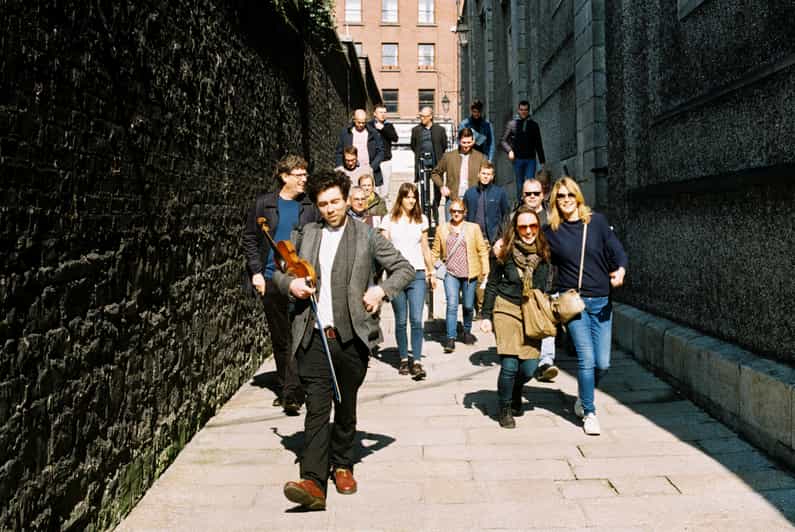 Dublin: Irish Music Walking Tour with Live Performance - How the two-hour route unfolds