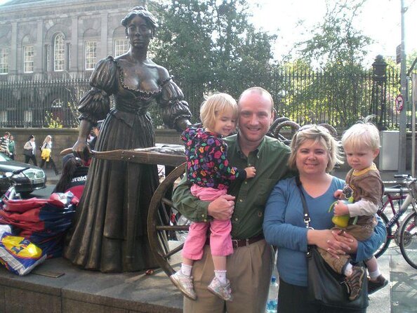 Dublin Traditional Irish 3 Course Meal Walking Tour with Local - A three-course meal that moves through Dublin