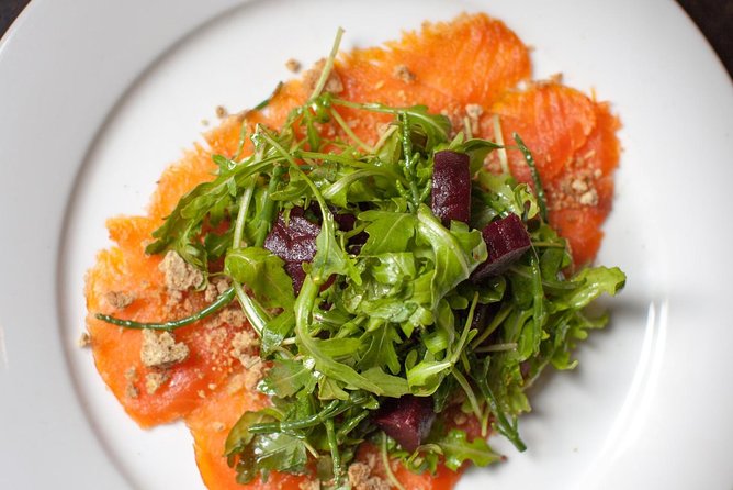 Dublin Traditional Irish 3 Course Meal Walking Tour with Local - Walking through the Temple Bar district