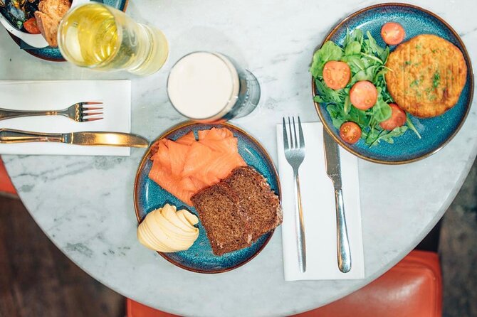 Dublin Traditional Irish 3 Course Meal Walking Tour with Local - The guides shape the whole experience