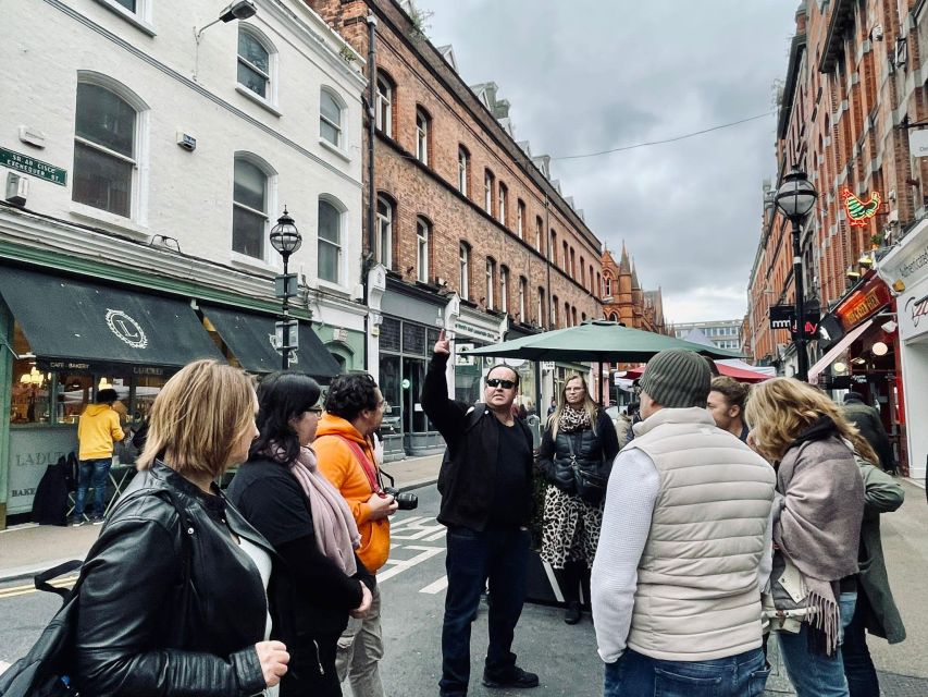 Dublin: Traditional Pubs Walking Tour with Local Guide - What happens during the three-hour walk