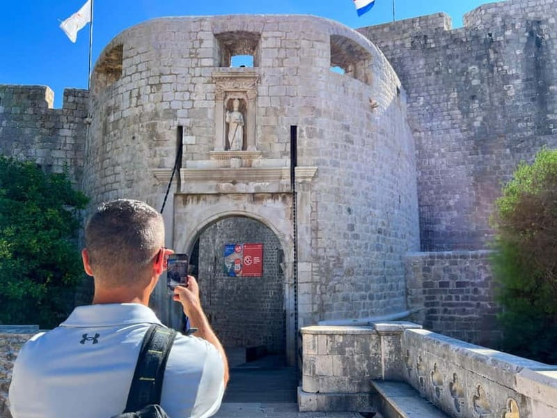 Dubrovnik: City Walls, Old Town Walking Tour & Adriatic View - Passing the Natural History Museum and visiting the synagogue