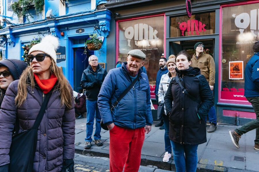 Edinburgh: 3-Hour Guided Walking Tour - A short pause at the Jolly Judge