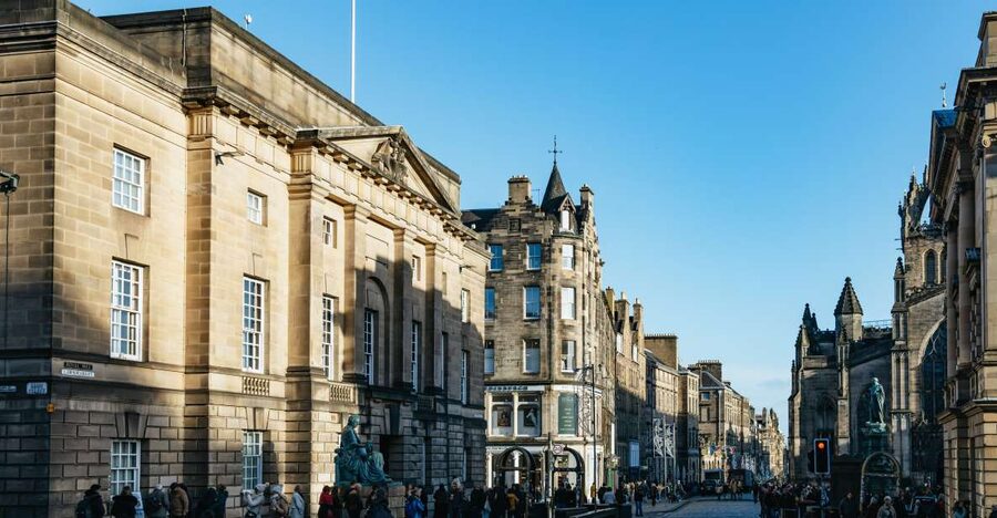 Edinburgh: 3-Hour Guided Walking Tour - Deacon Brodie, close by close