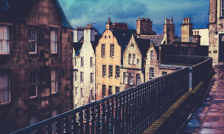 Edinburgh: 3-Hour Historical Walking Tour in Italian - The National Museum and the walk back