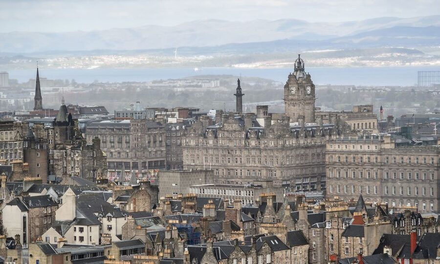 Edinburgh: 3-Hour Historical Walking Tour in Spanish - Mary Queen of Scots and the people behind the streets