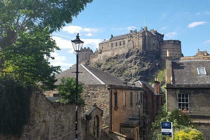 Edinburgh Castle Guided Walking Tour in English - Entering Edinburgh Castle with the line bypass