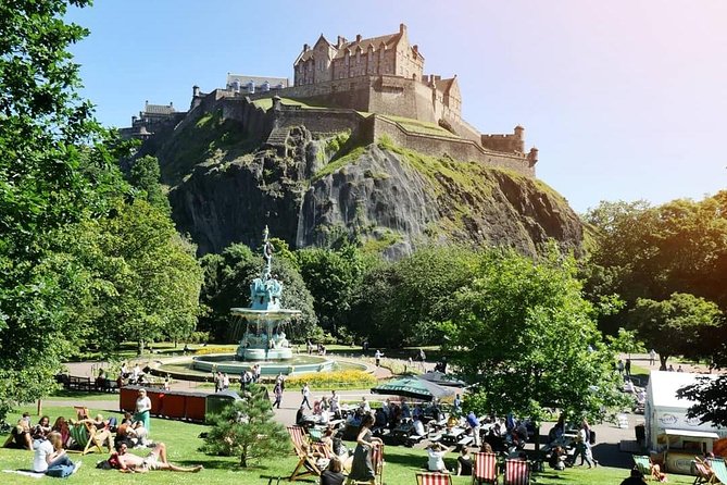 Edinburgh Castle Guided Walking Tour in English - How the guides shape the experience