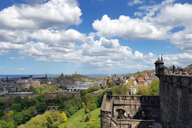 Edinburgh Castle Guided Walking Tour in English - Walking the Royal Mile toward the fortress