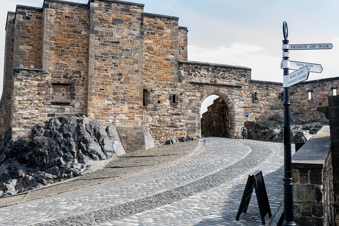 Edinburgh Castle: Guided Walking Tour with Entry Ticket - Inside the castle grounds: stories before interiors