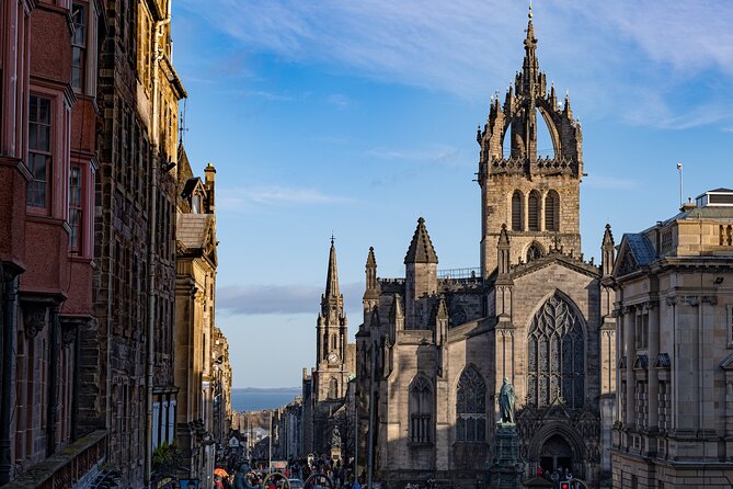 Edinburgh Castle: Guided Walking Tour with Entry Ticket - One hour and a half, then your own castle plan
