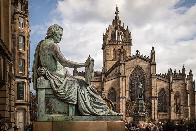 Edinburgh Castle & Royal Mile Walking Tour - Ticket Included - A compact way to meet Edinburgh’s Old Town