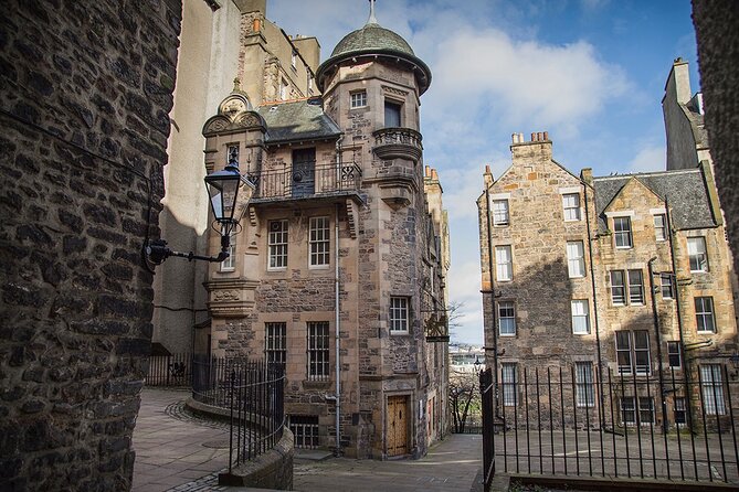 Edinburgh Castle & Royal Mile Walking Tour - Ticket Included - Inside Edinburgh Castle, what is guided and what is not