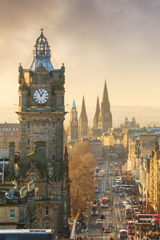 Edinburgh: City Highlights Walking Tour - Greyfriars Kirkyard brings the darker stories forward