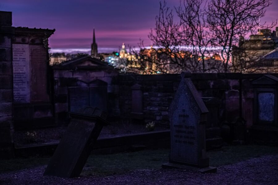 Edinburgh: Dark Secrets of the Old Town Ghost Walking Tour - Walking into Edinburgh’s darker past