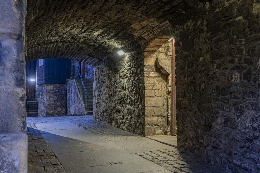 Edinburgh: Dark Secrets of the Old Town Ghost Walking Tour - Who will enjoy this walk?